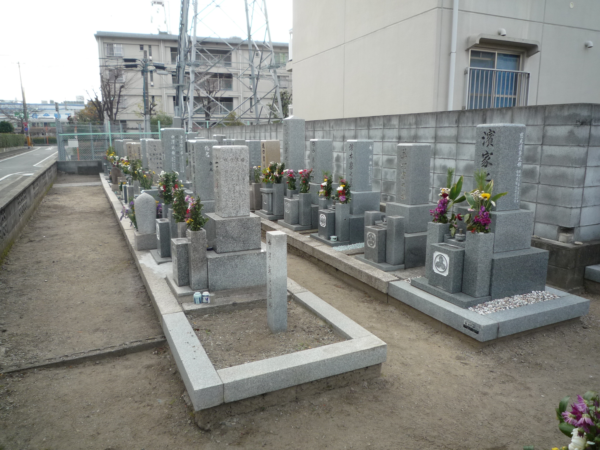 尾浜墓地の聖地
